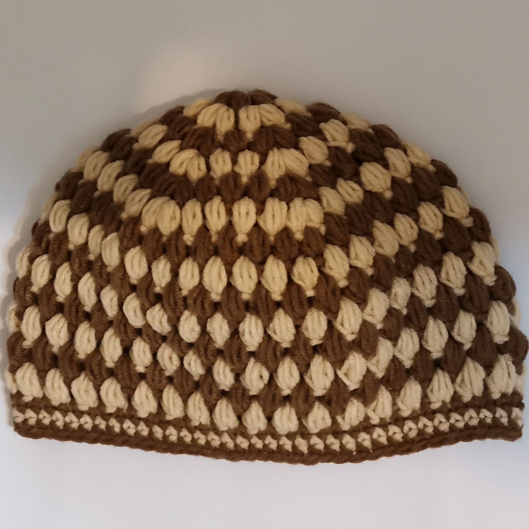 کلاه دستبافت کاموایی قهوه‌ای و کرم