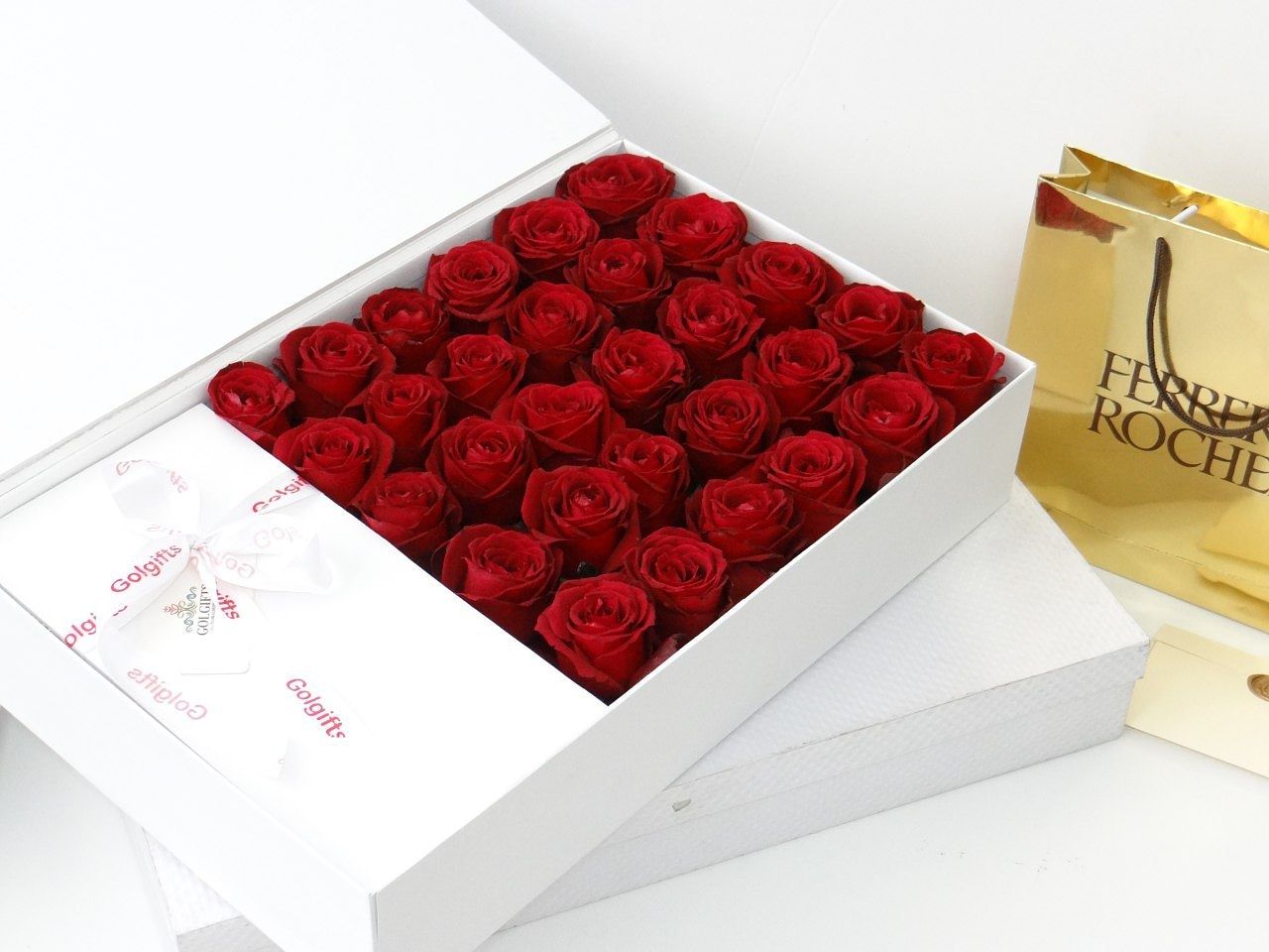 باکس سفارشی کادویی گل طبیعی Lovin lux
