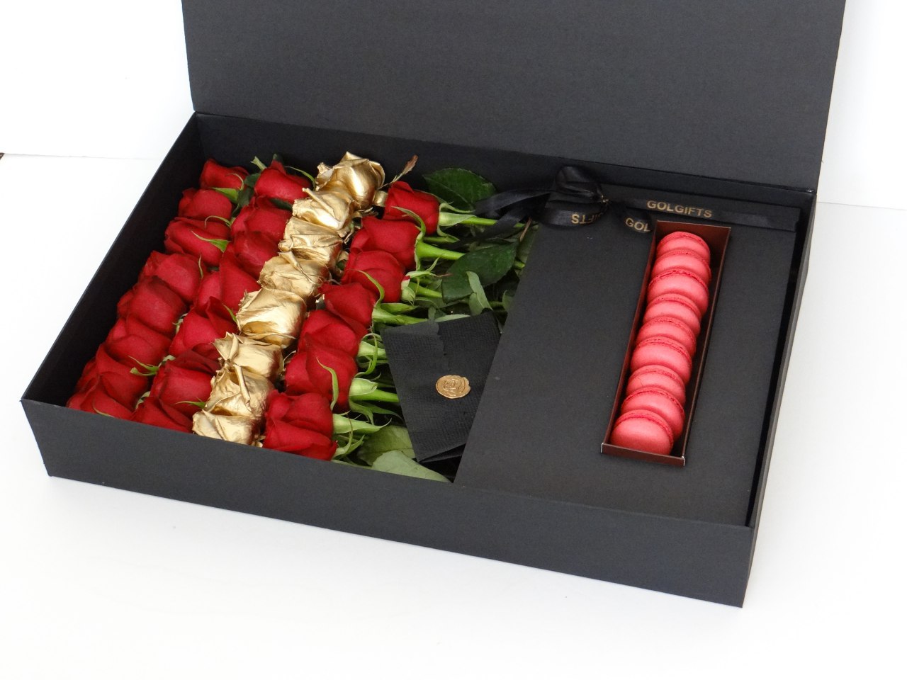 باکس خاص و سفارشی گل طبیعی کادوییGold rose