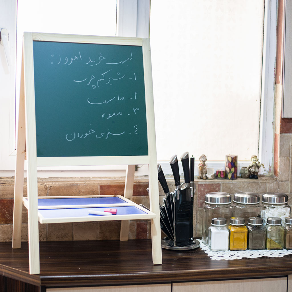 تخته سیاه و تخته وایت برد دو طرفه با پایه چوبی 