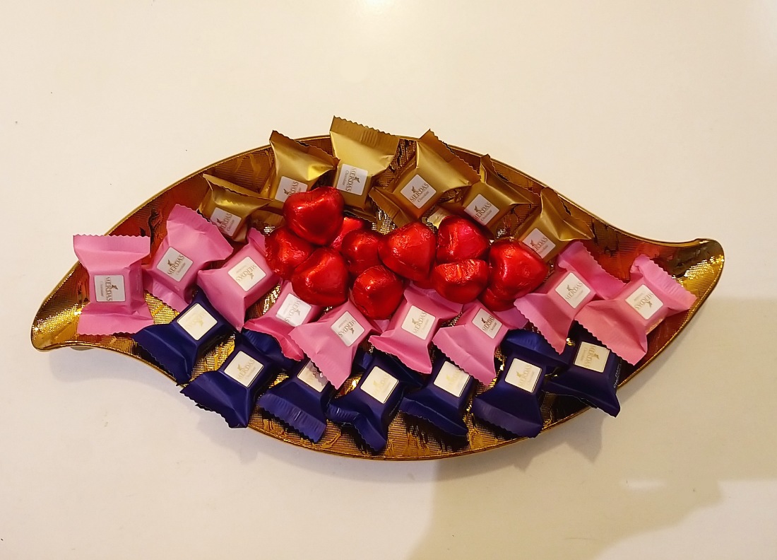 باکس شکلات با شیرینی خوری سرامیک طلایی