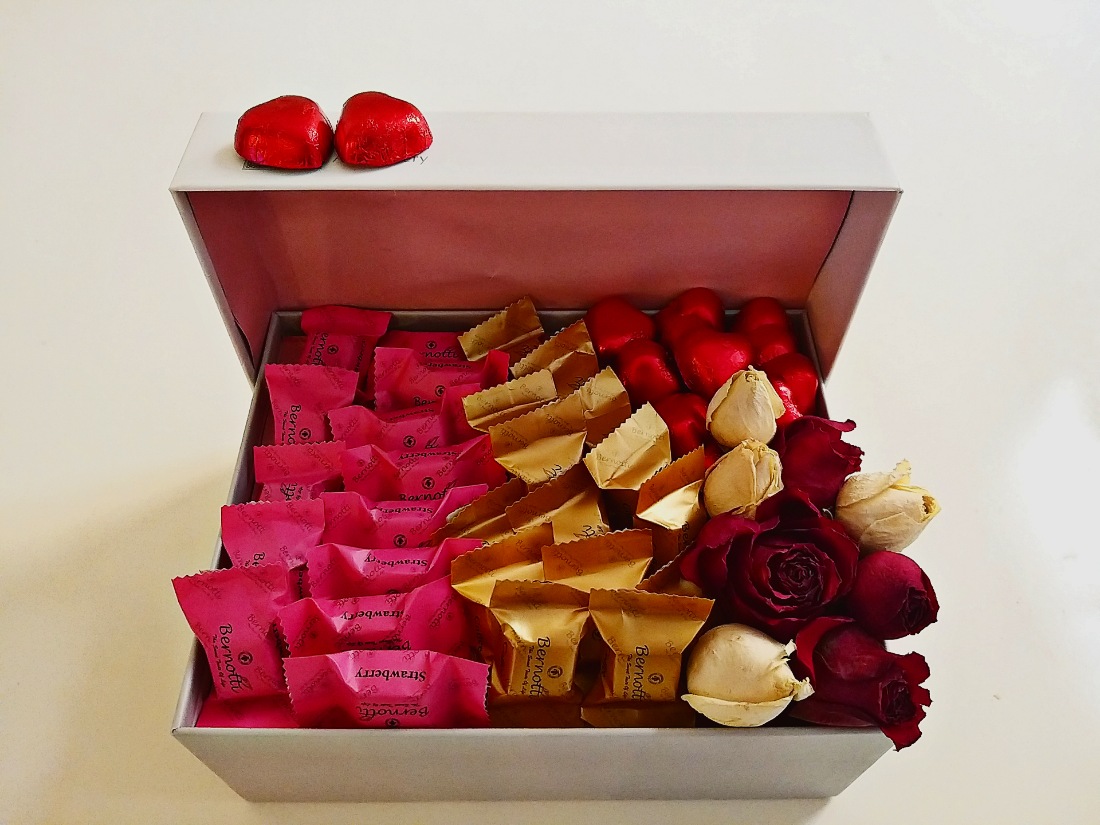 باکس شکلات و گل