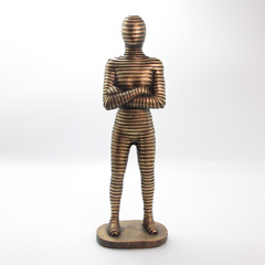 مجسمه والس ایستاده برنزی