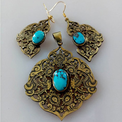 ست گردنبند و گوشواره برنجی قلمزنی