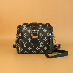 کیف زنانه دوشی کوچک طرح LV