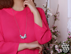 گردنبند 5 مکعبی بتنی