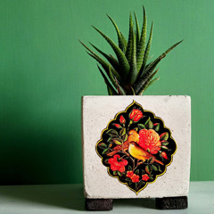 گلدان بتنی مکعب طرح گل و مرغ